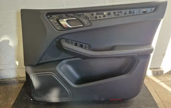Porsche Macan (95B) Front door card panel trim