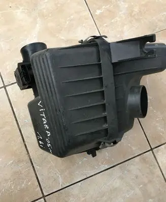 Suzuki Grand Vitara I Air filter box 64JA01