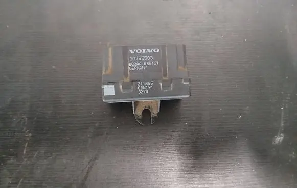Volvo V70 Seat heating relay 30795503 211655