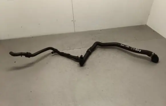 Volkswagen PASSAT B8 Coolant pipe/hose 