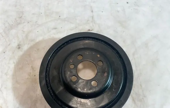 Volkswagen PASSAT B6 Crankshaft pulley 03G105243