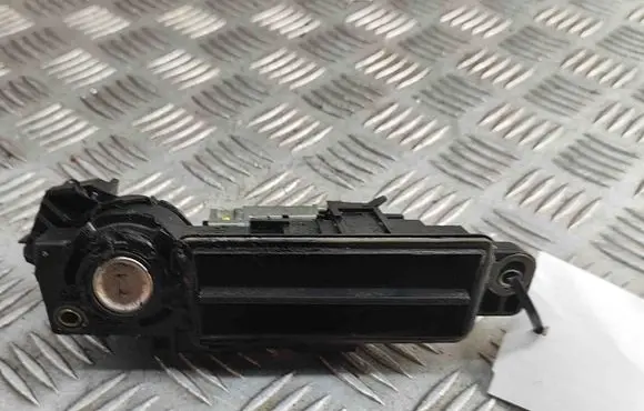 Mercedes-Benz CLS C219 Tailgate/boot open switch button A2037500693