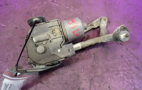 Seat Leon (1P) Front wiper linkage and motor 