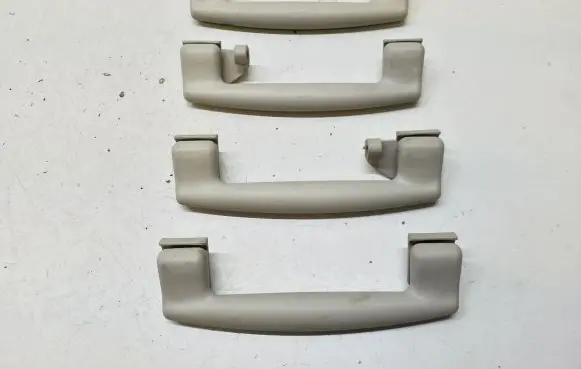 Maserati Ghibli A set of handles for the ceiling D344