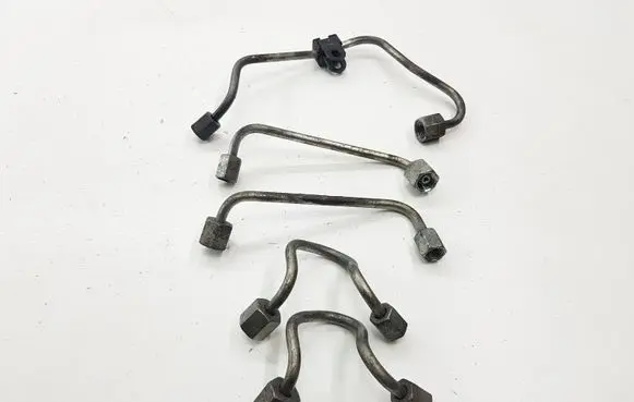 Fuel injector supply line/pipe