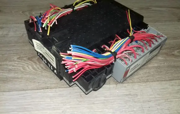 Volvo XC90 Fuse module 08696040 08696098