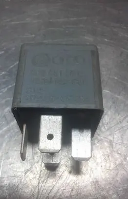 Volkswagen PASSAT B6 Other relay 8D0951253A V23134B52X301