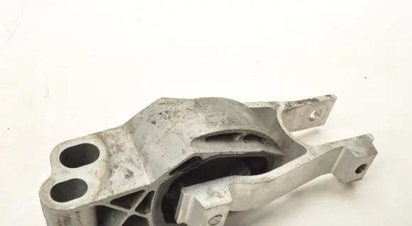 Volvo XC40 Engine mounting bracket 32137250