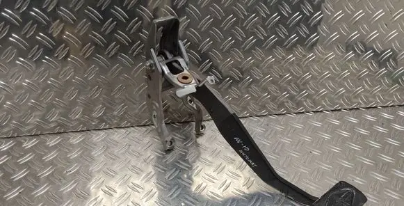 Toyota Avensis T270 Brake pedal