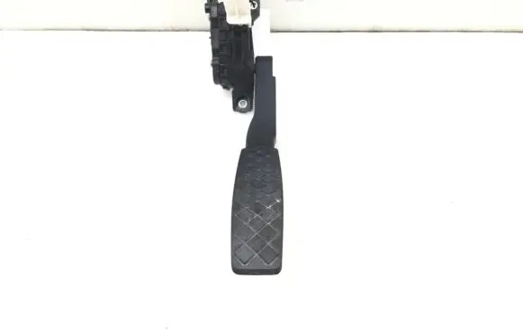 Volkswagen Touareg I Accelerator throttle pedal 7L0723507D