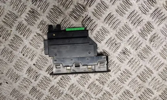 Volvo XC70 Electric window control switch 09193383