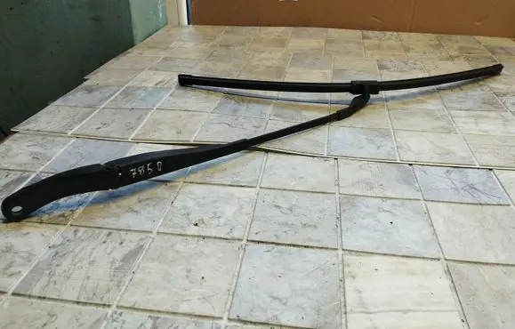 Mercedes-Benz S W221 Front wiper blade arm A2218200344