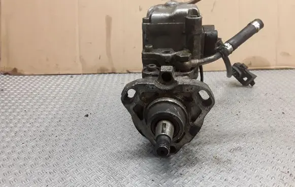 Audi A4 S4 B5 8D Fuel injection high pressure pump 028130109H 0460404994