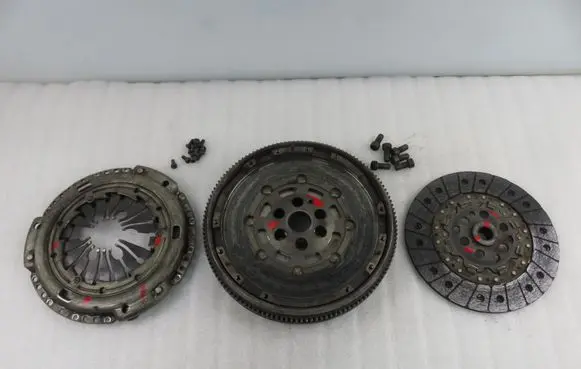 Audi A3 S3 8L Dual mass flywheel 323037410 123035310