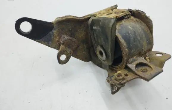 Toyota Avensis T250 Engine mount bracket