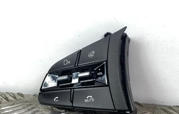 SsangYong Rexton Steering wheel buttons/switches 8917036000