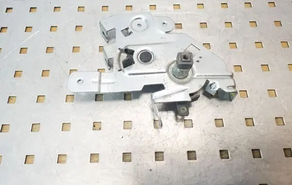 Opel Vivaro Sliding door lock 8200904016