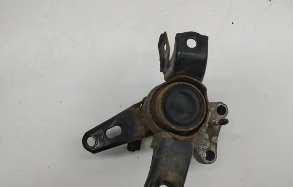Toyota Auris 150 Engine mount bracket