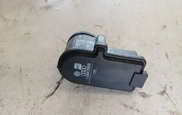 Volkswagen Golf Plus Headlight level adjustment motor 1J0941295B