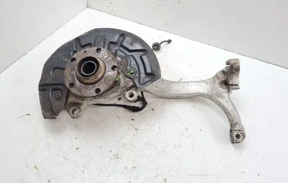 Audi A4 S4 B7 8E 8H Front wheel hub 8E0615311A