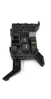 Ford Mondeo Mk III Fuse module 4S7T14A073AA