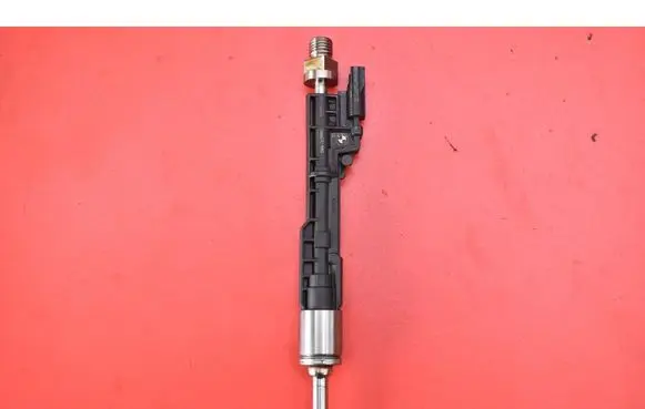BMW X5M F85 Fuel injector 7639994