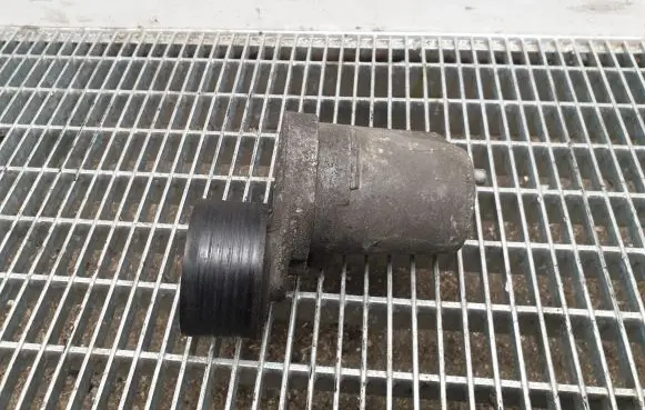 BMW 1 E82 E88 Generator/alternator belt tensioner