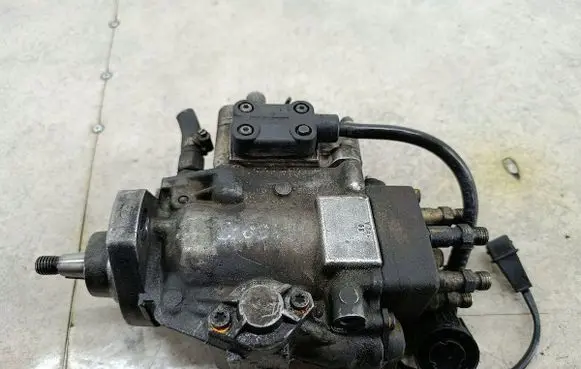 BMW 5 E34 Fuel injection high pressure pump BOSCH