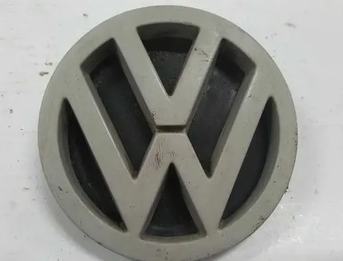 Volkswagen PASSAT B3 Manufacturers badge/model letters 357853601B