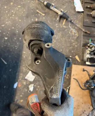 Audi A8 S8 D2 4D Gearbox mounting bracket 8D0399113AB