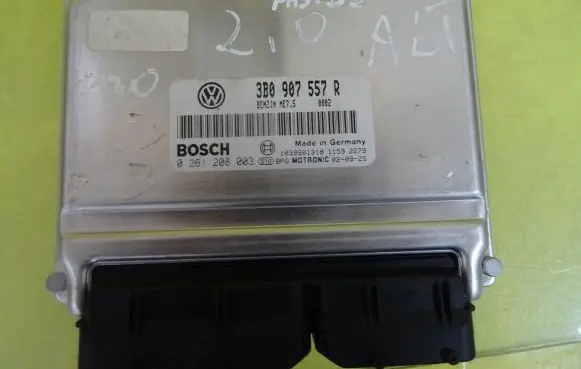 Volkswagen PASSAT B5 Engine control unit/module 3B0907557R 0261208003