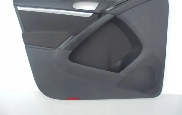 Volkswagen Tiguan Front door card panel trim