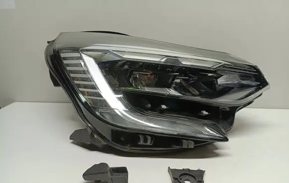 Renault Captur II Headlight/headlamp 260104095R