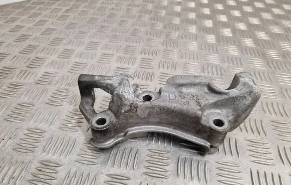 Peugeot 308 Engine mounting bracket 9673585780