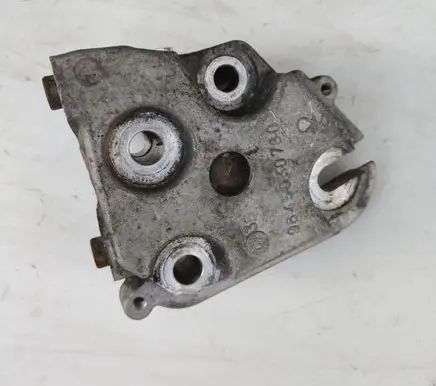 Peugeot 407 Engine mounting bracket 9645030780