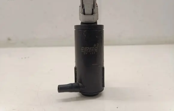 Subaru Forester SK Windscreen/windshield washer pump 0602107170