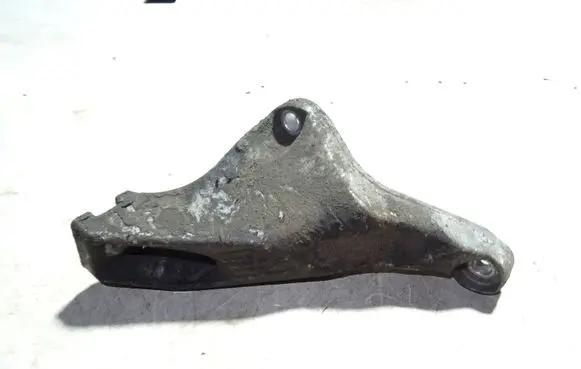 Audi A4 S4 B7 8E 8H Engine mounting bracket 8E0199307S