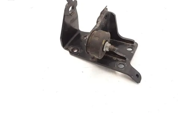Toyota RAV 4 (XA40) Engine mounting bracket