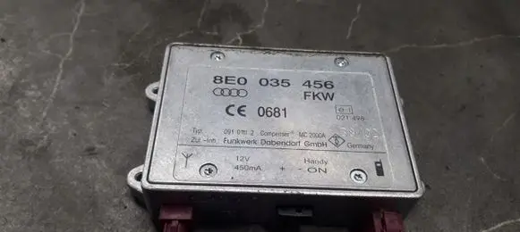 Audi A4 S4 B6 8E 8H Aerial antenna amplifier 8e0035456