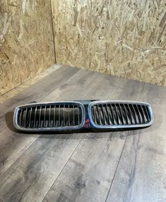 BMW 7 E65 E66 Front bumper upper radiator grill 7037727