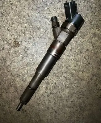 BMW 5 E39 Fuel injector 2354093 0445110029