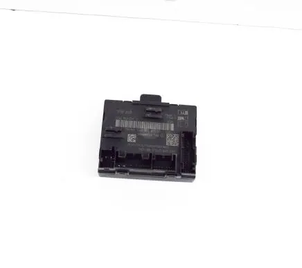Volkswagen PASSAT B8 Door control unit/module 5Q0959592D 5Q0959592B
