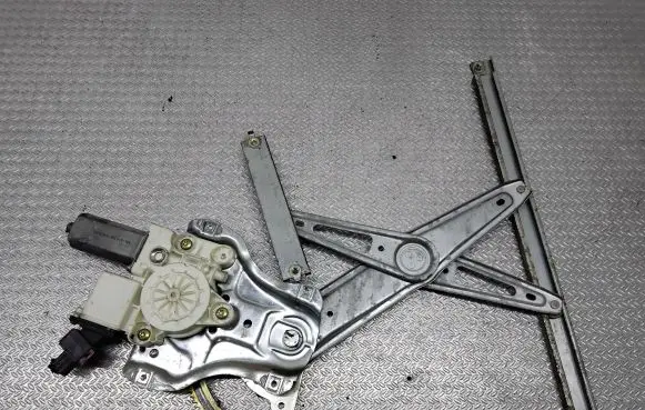 Toyota Corolla E120 E130 Front door window regulator with motor 6981002130