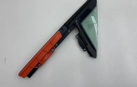 Tesla Model S Front door vent window glass four-door 1032610