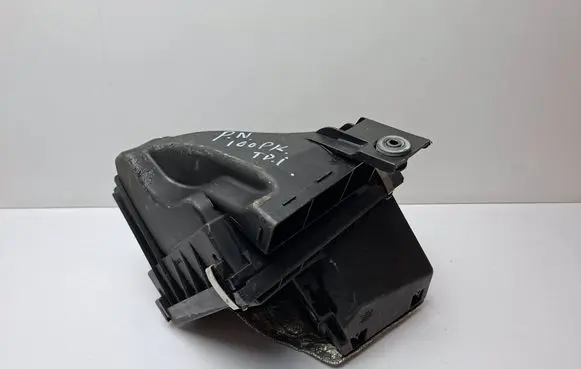 Volkswagen PASSAT B5 Air filter box 3B0129607