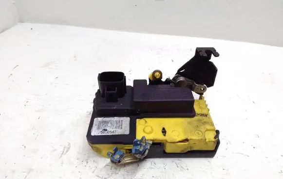 Volvo XC70 Front door lock 8650547