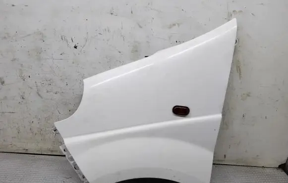 Opel Vivaro Fender