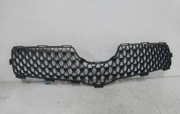 Toyota Yaris Front bumper lower grill