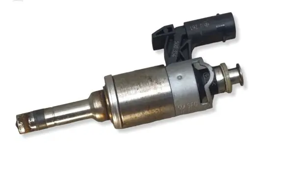 Skoda Octavia Mk3 (5E) Fuel injector 04E133036A