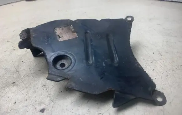 Volkswagen Touran I Timing belt guard (cover) 045109147A